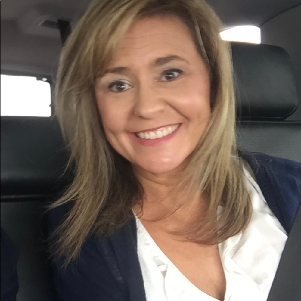 Meet your Posher, Deb 🌷